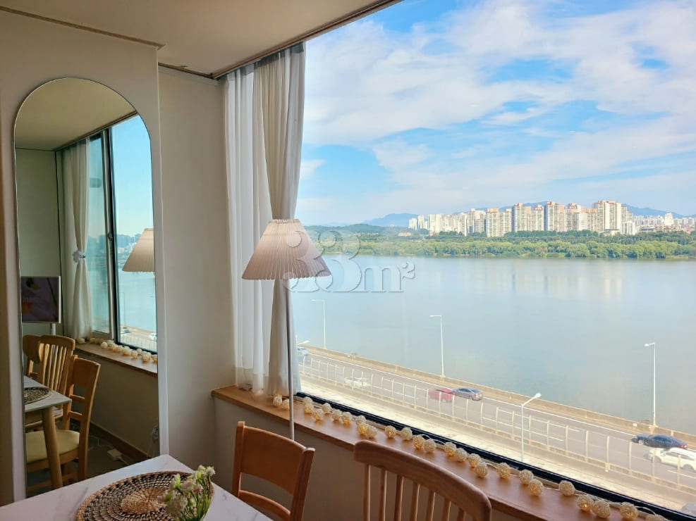 A stay with an open view of the Han River 0th image