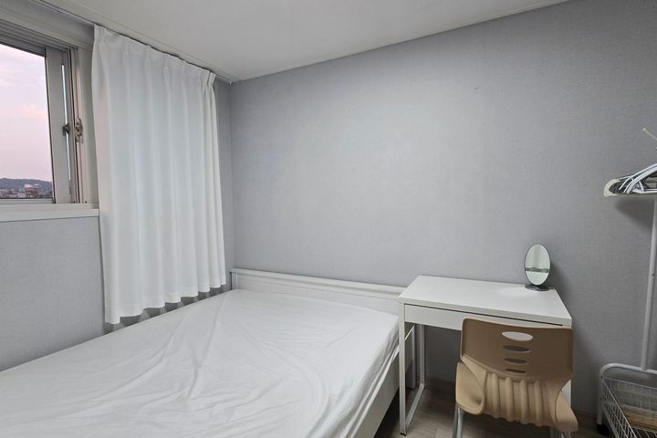 Clean two-room apartment near Yeonsinnae Stat 15th image