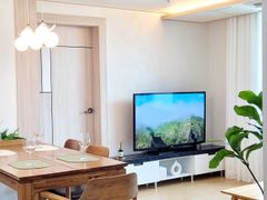 3-bedroom apartment, 10 minutes from the airp 2th image