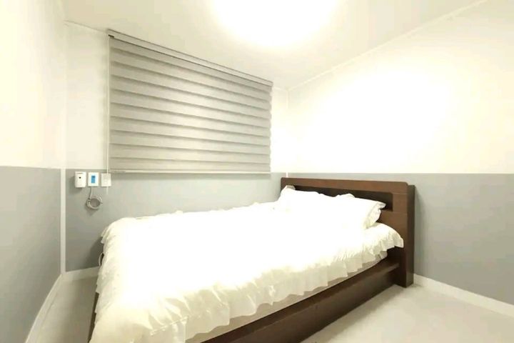 A neat and cozy house. 2th image