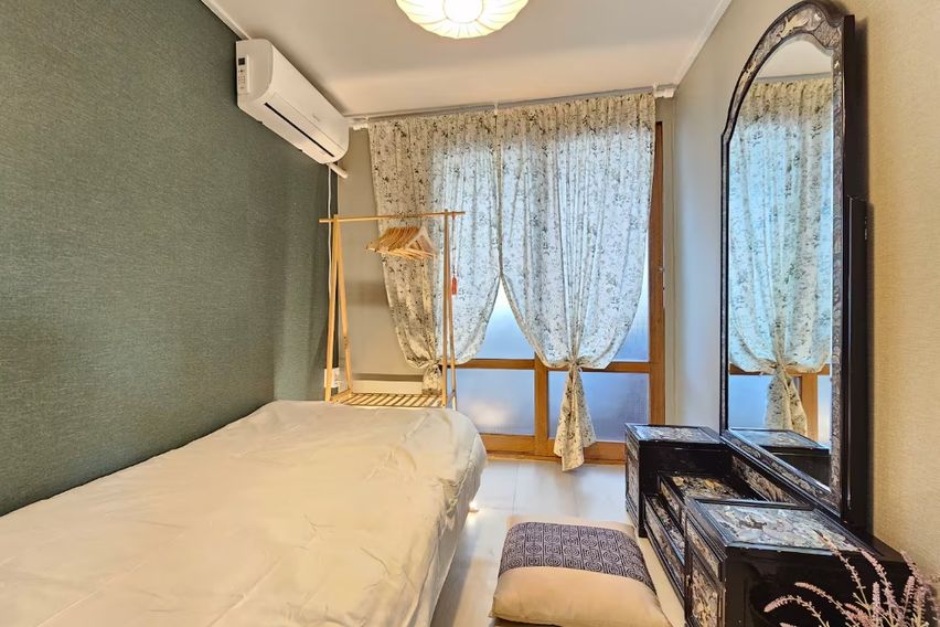 홍대 중심 3룸 4인