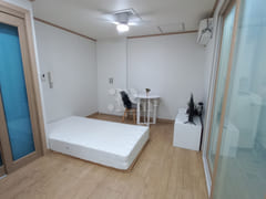 Neat and cozy studio apartment 1th image