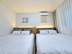 1 minute from Hapjeong Station / 3 rooms / 8 2th image