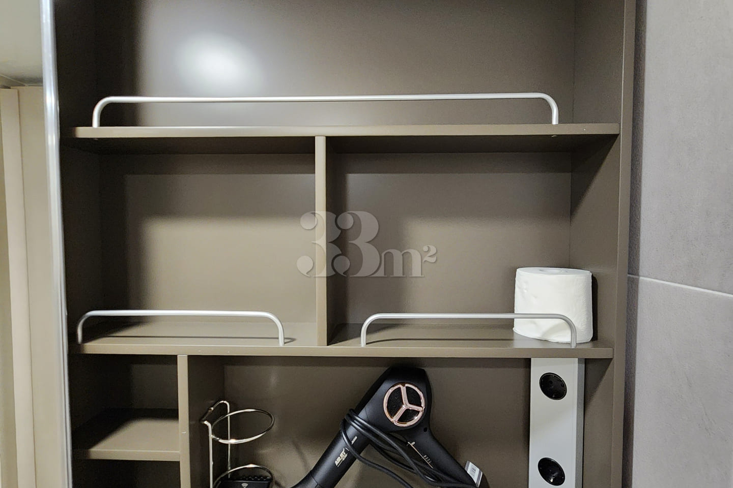 Fully furnished accommodation 1 minute from D 13th image