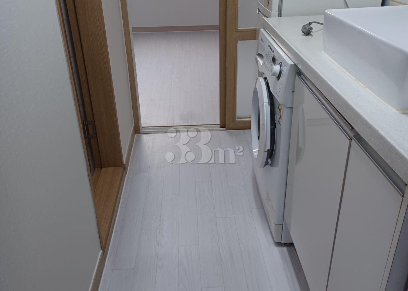 White-themed studio, 3 minutes from Mangpo St 3th image