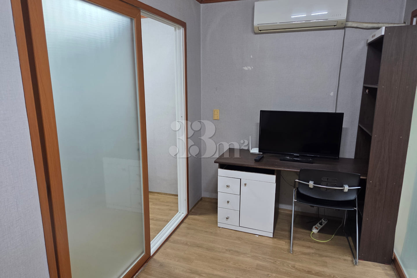 Room 201 5th image