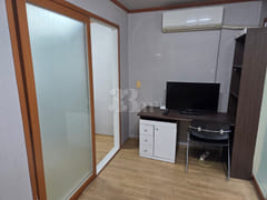Room 201 5th image