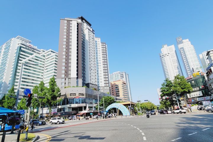 Hot spring with a full range of amenities and 14th image