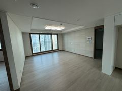 A clean house with a good view. 1th image