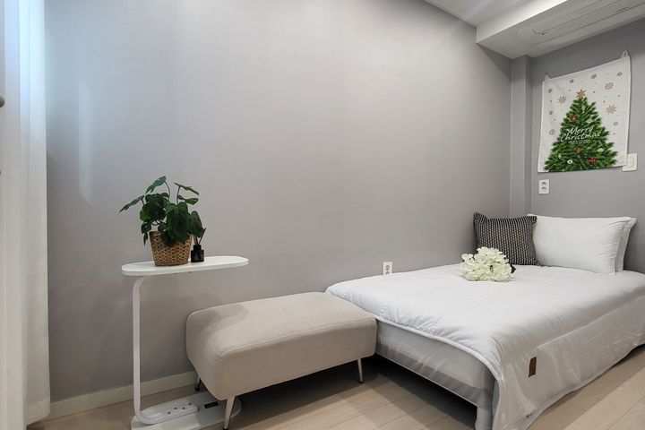 Clean, fully-furnished apartment in Seongbuk- 2th image