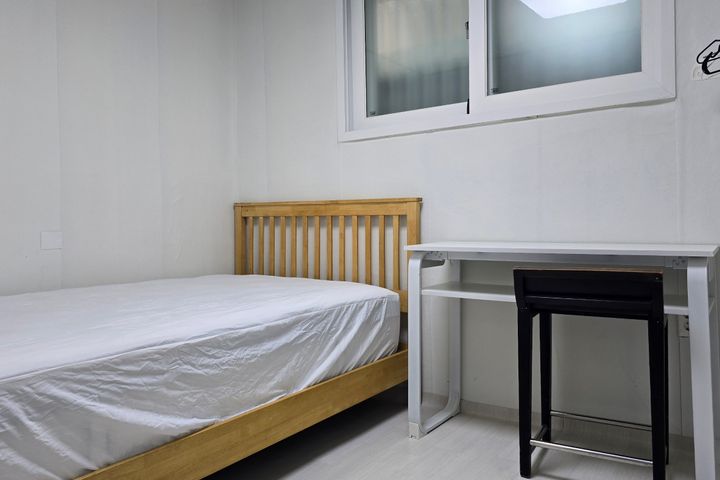 Convenient access, comfortable rest. 17th image
