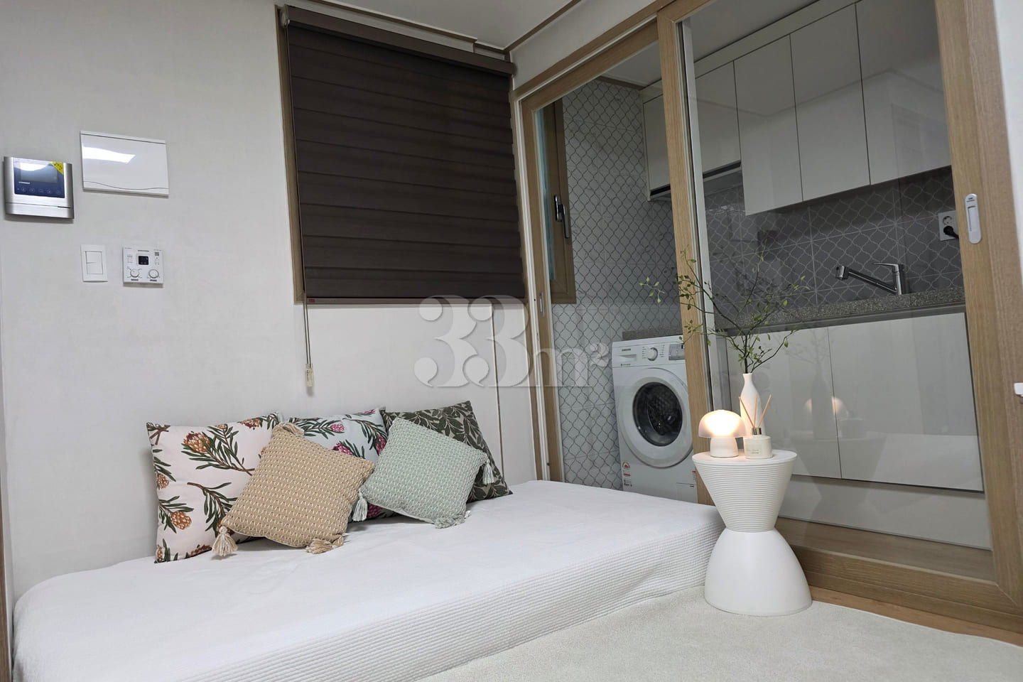 Refurbished studio apartment 1th image