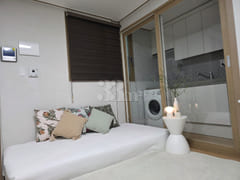 Refurbished studio apartment 1th image