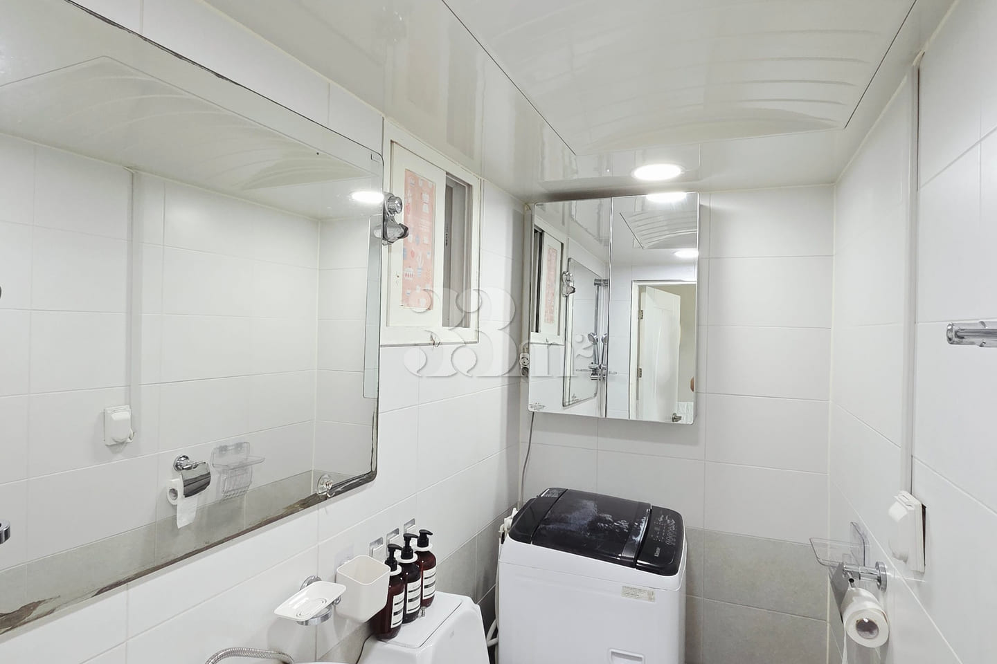 Studio with 2 beds 🏡 Unit 103 11th image