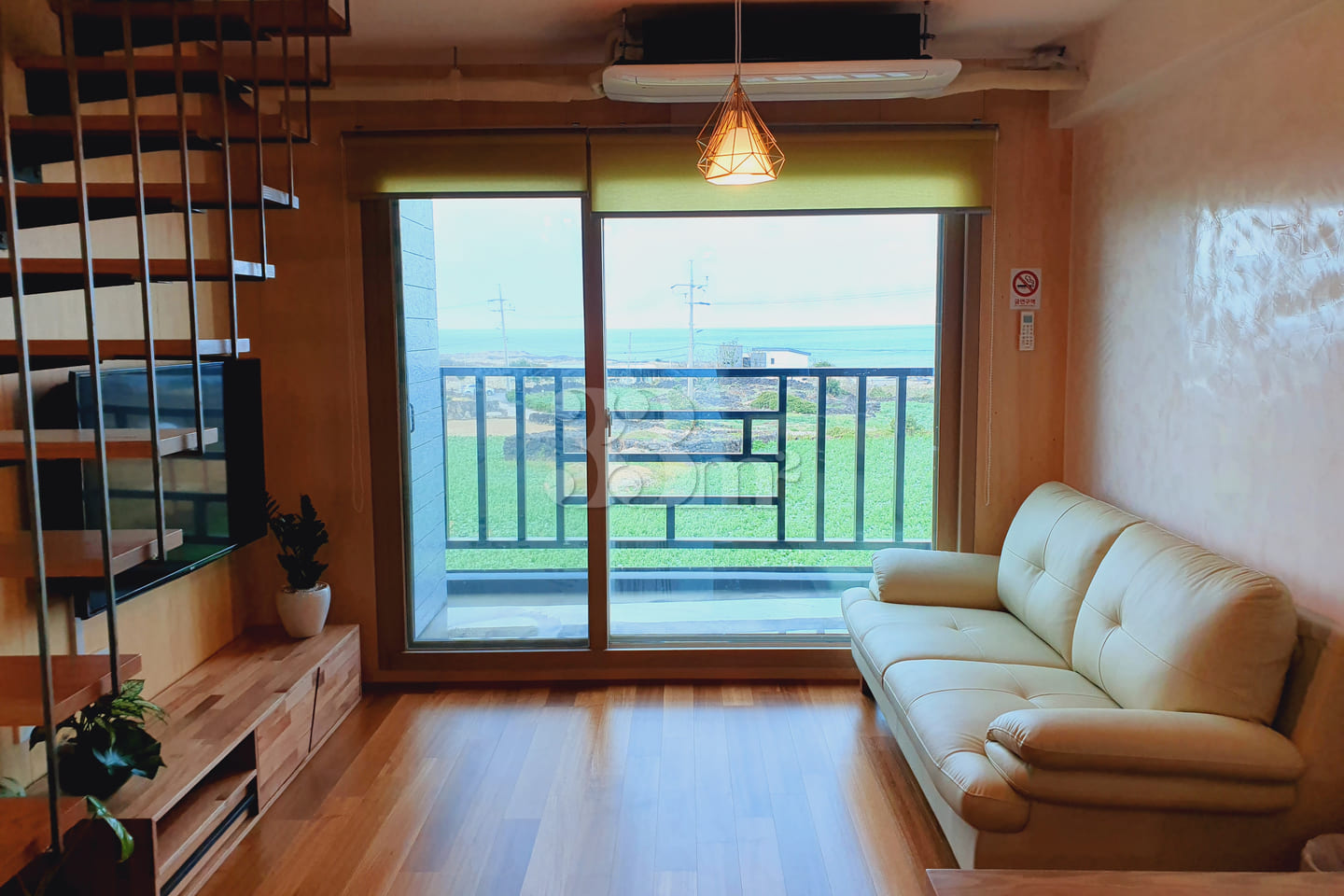 Number 6 Duplex with an Ocean View 10th image