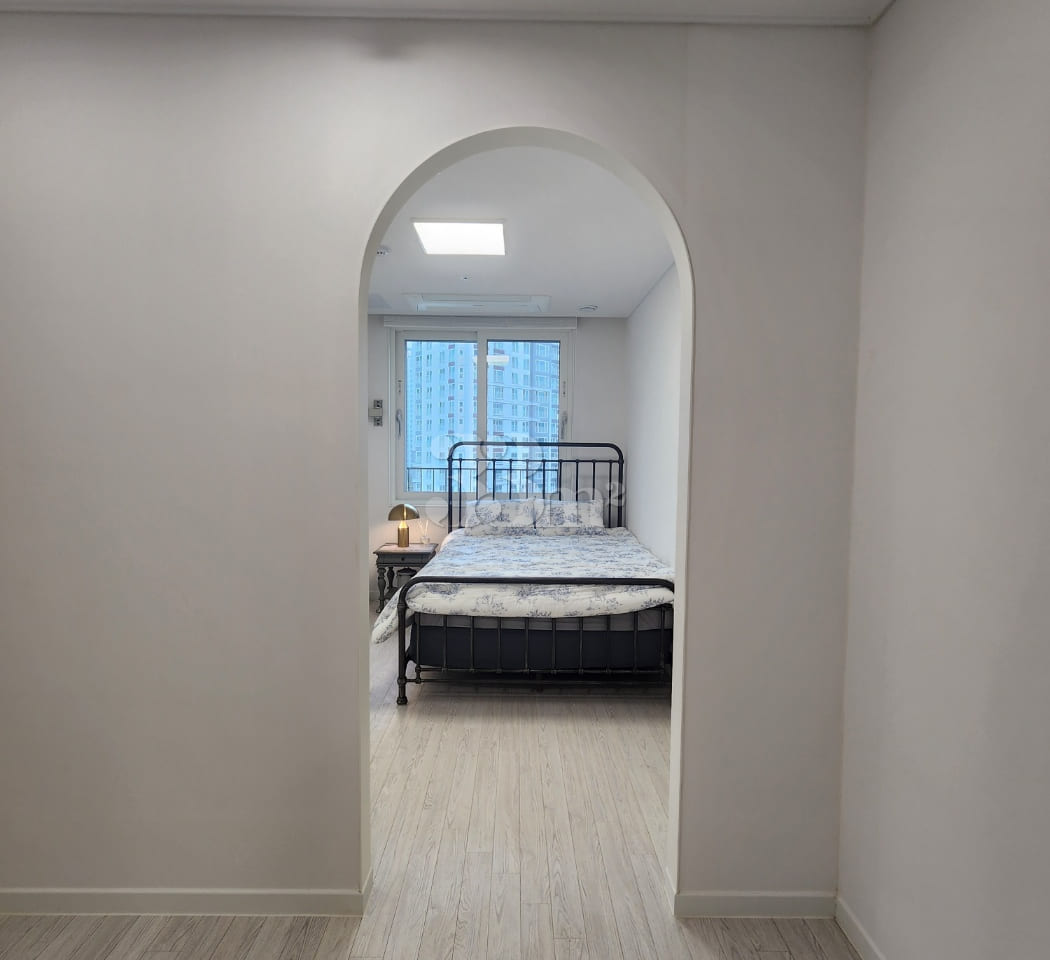 Brand-new, spacious two-room unit; parking av 9th image