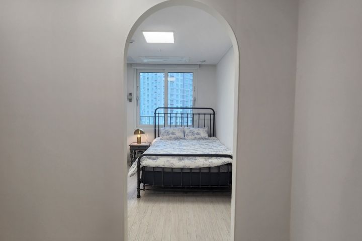 Brand-new, spacious two-room unit; parking av 9th image