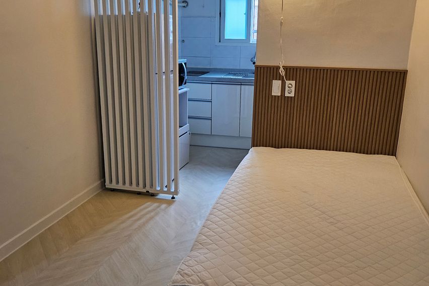 Moon 2번째 이미지