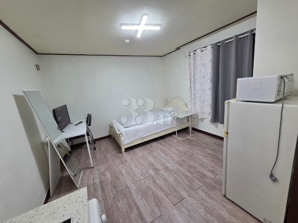 Quiet and convenient room. 5th image