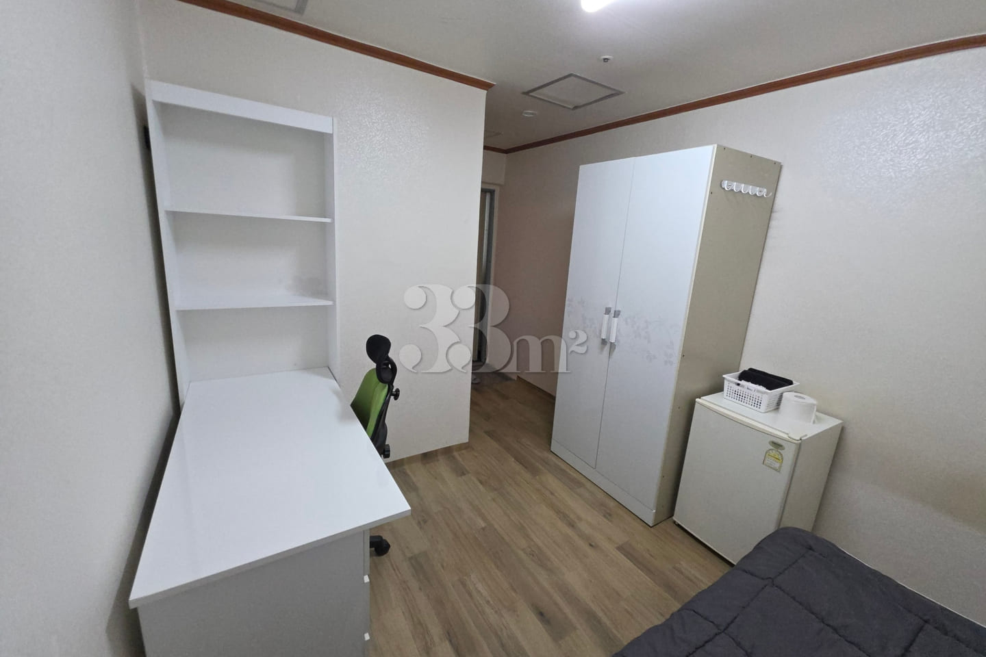 Room 407 5th image
