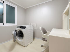 GrayHouse_3-Room 9th image