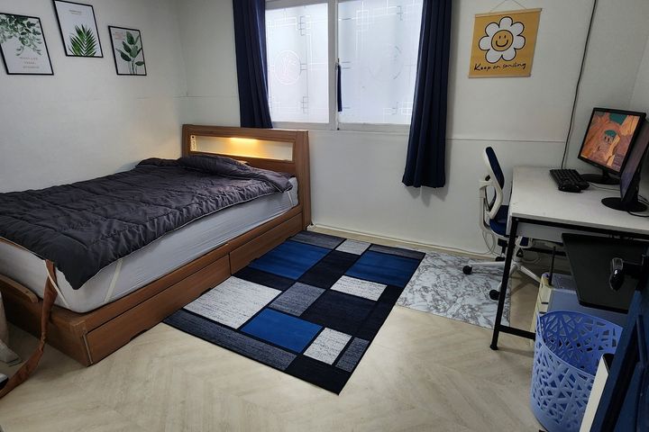 Very large, fully furnished room in Hwagok-do 1th image