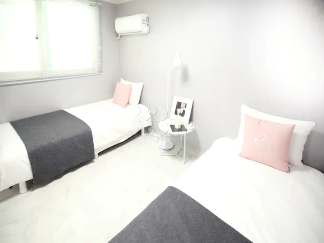 Gangnam Nonhyeon Two-Room Apartment with Full 6th image