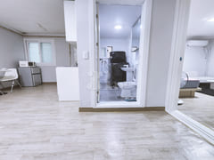 Fully furnished two-room unit, 5 minutes from 10th image