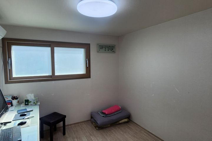 Postay 5th image