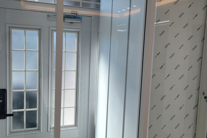 Hotel-style residence 17th image