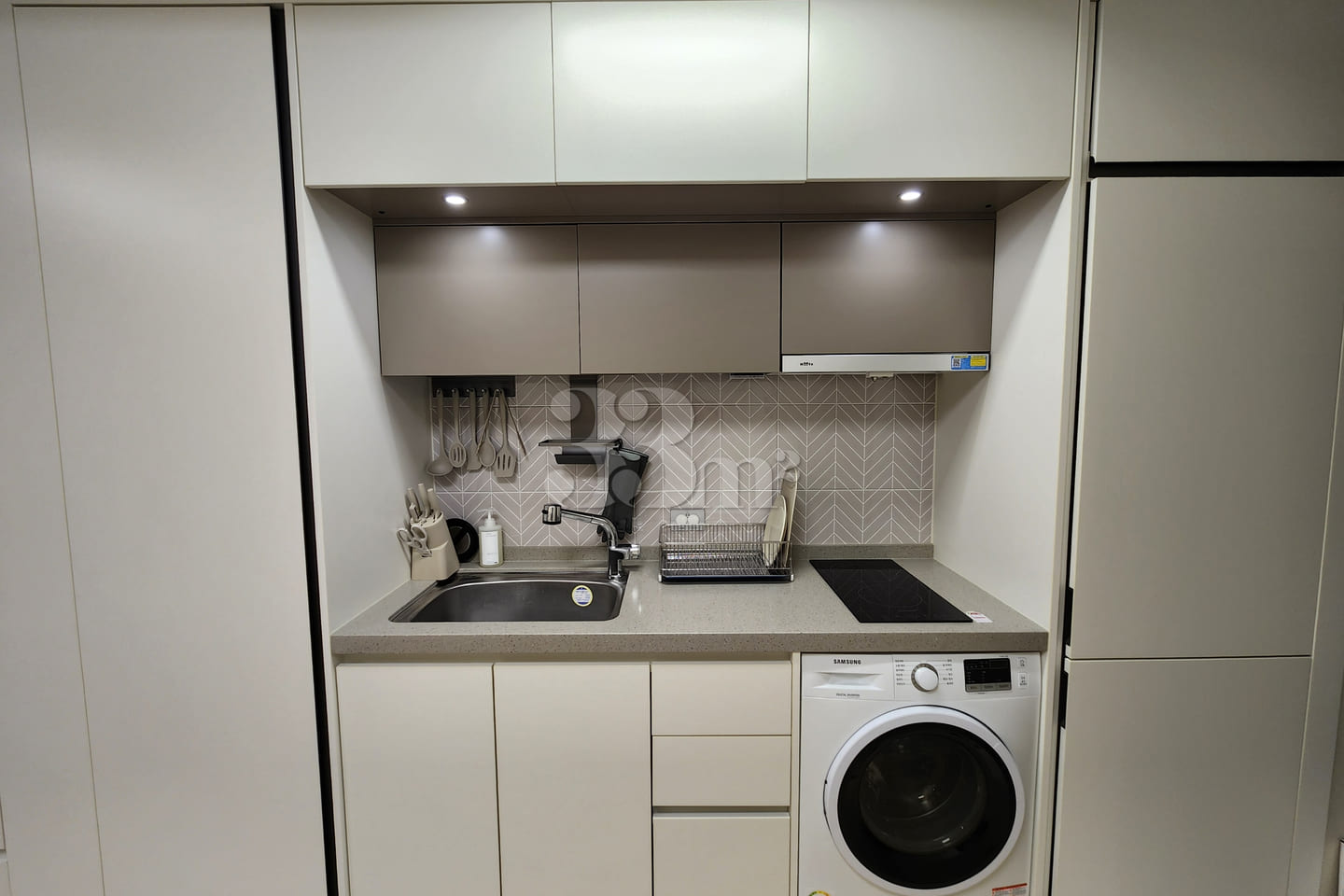 Fully furnished accommodation 1 minute from D 7th image