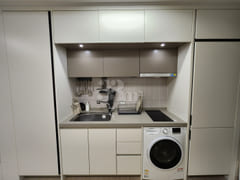 Fully furnished accommodation 1 minute from D 7th image