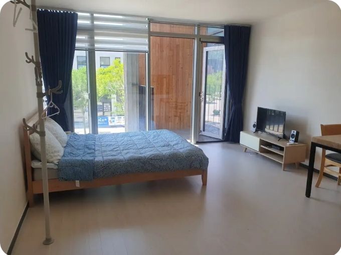 테라스가있는 통유리 방 0번째 이미지