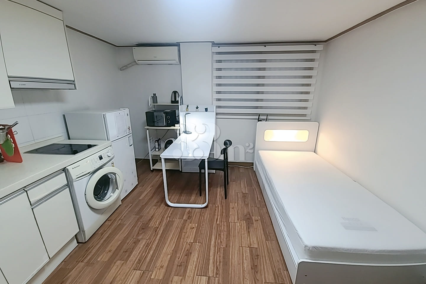 Clean studio apartment near the station 23 10th image
