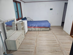 Plush, high-end bed 1th image