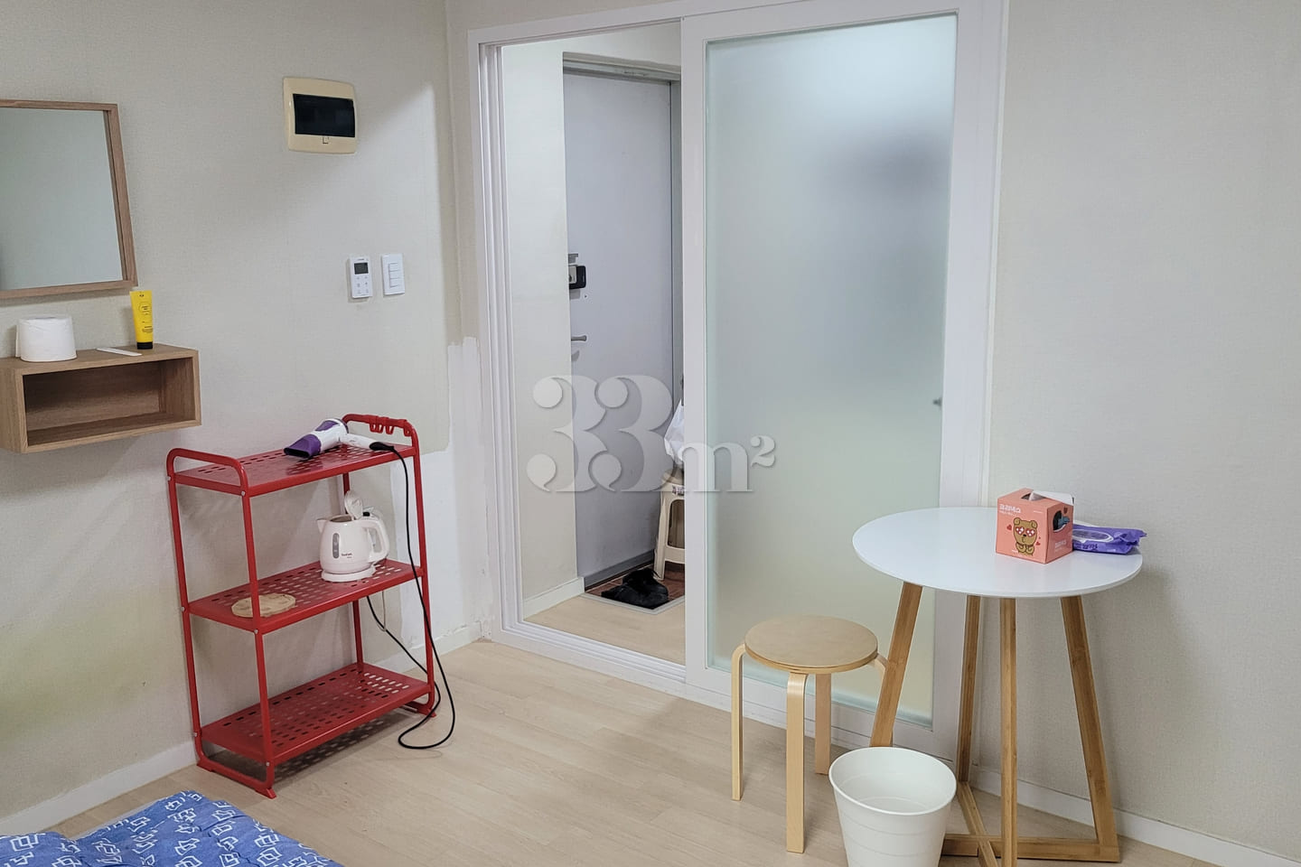 Fully furnished luxury studio apartment near 11th image