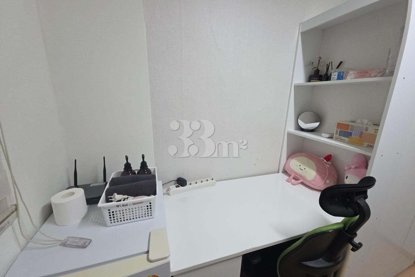 Room 307 4th image