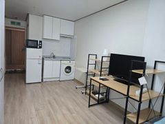 Room 405 1th image