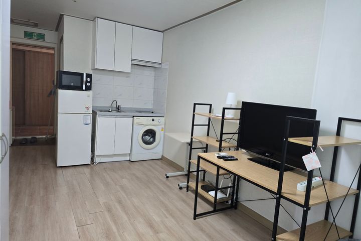 Room 405 1th image