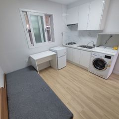 Remodeled studio apartment, 7 minutes from th Unit Image