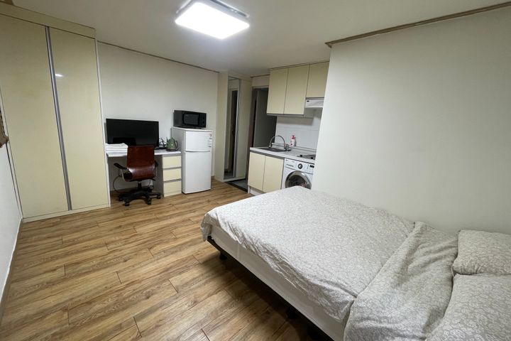 2 minutes from Nonhyeon Station (studio apart 8th image