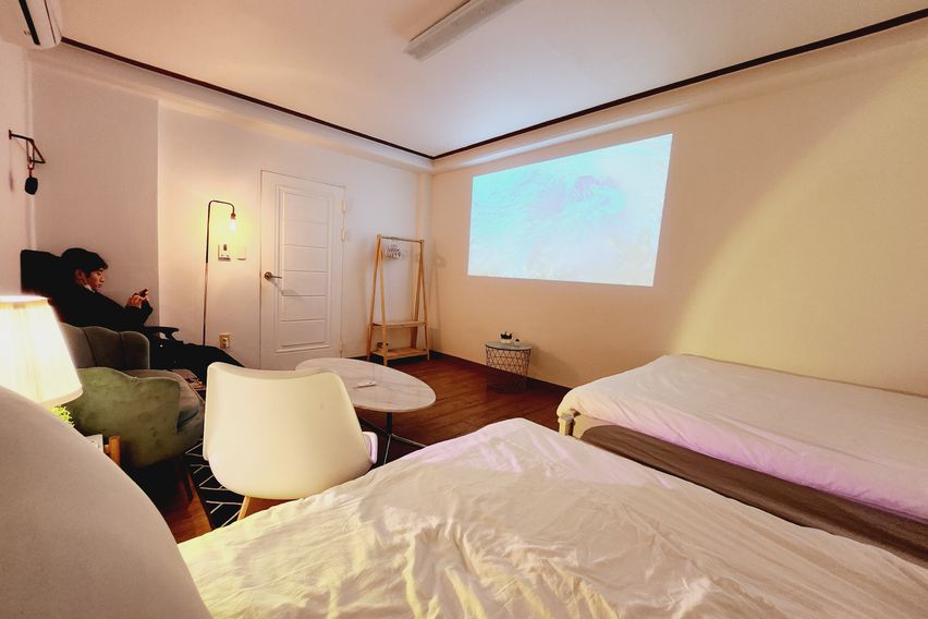 #8신촌홍대2룸3퀸침대