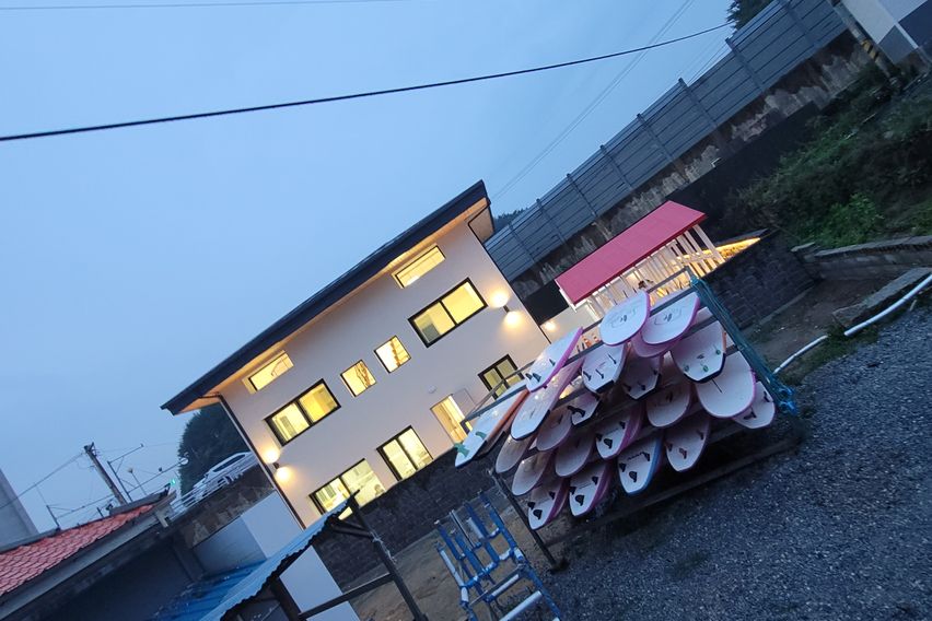  죽도서핑 개별바베펜션 0번째 이미지