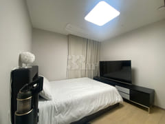 Stylish 4-bedroom apartment in Seocho 13th image