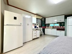 Spacious accommodation in Yeongdeungpo 5th image