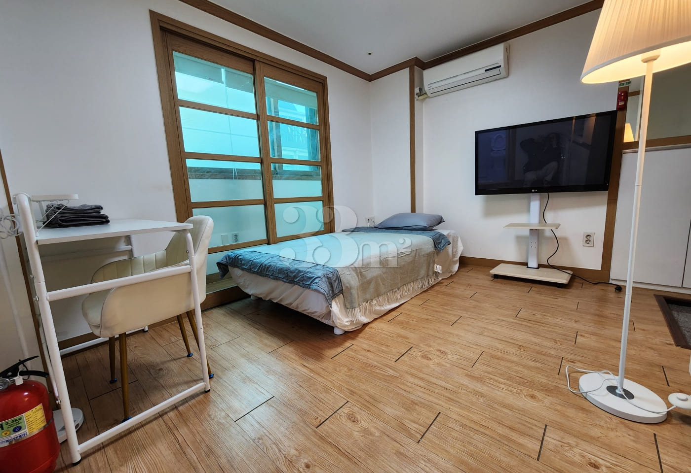 3-meter-high window, individual heating, 310 1th image