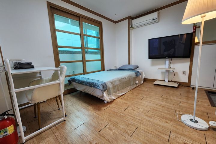 3-meter-high window, individual heating, 310 1th image