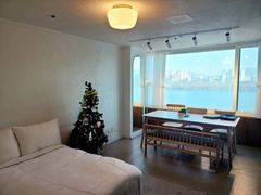 Stay with a panoramic view of the Han River ❤ 4th image