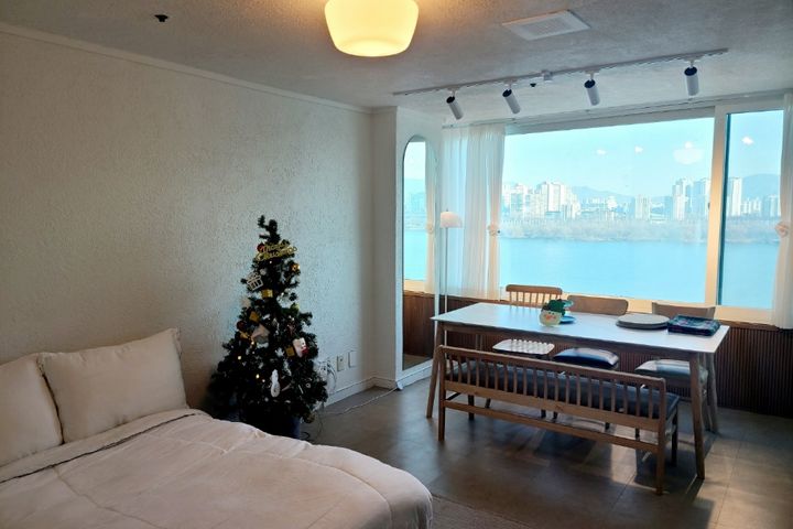 Stay with a panoramic view of the Han River ❤ 4th image