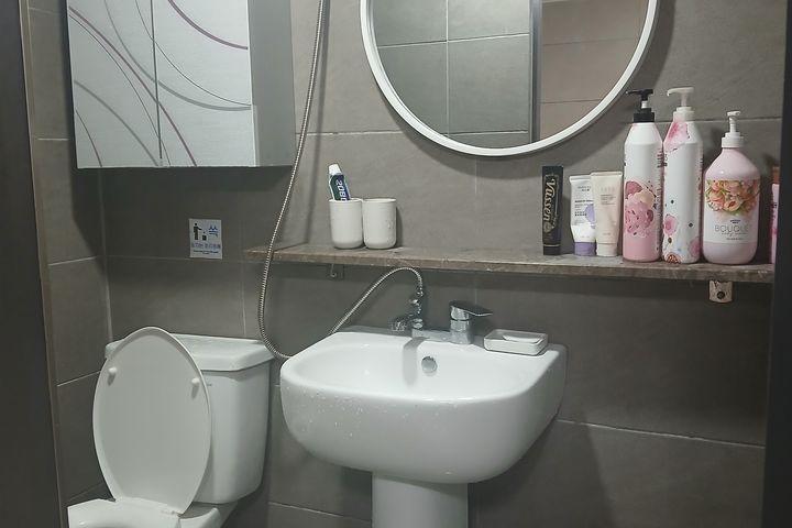A clean studio apartment. 2th image
